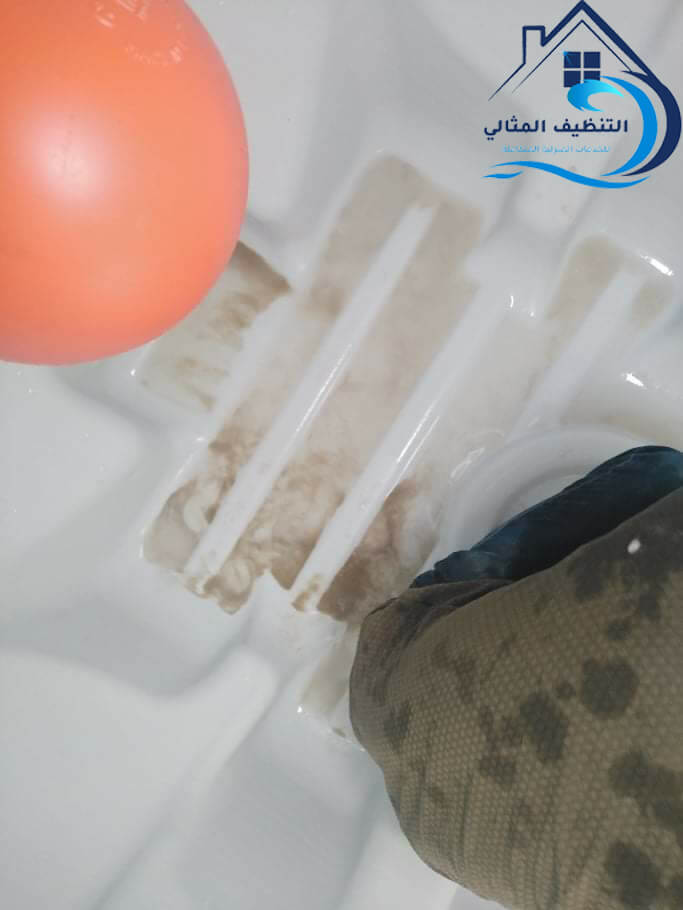 تنظيف وتعقيم خزانات المياه