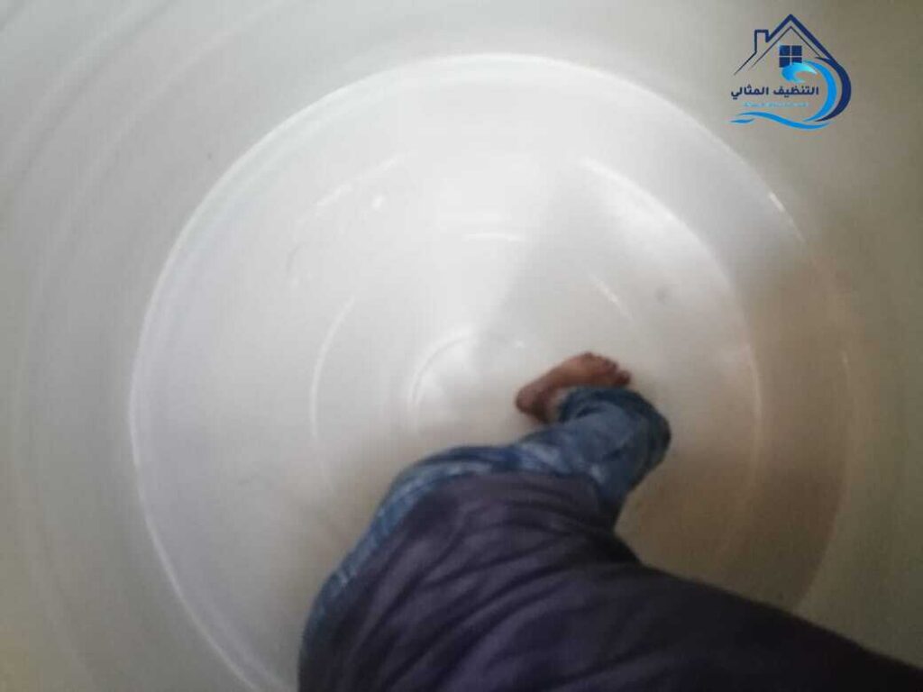 تنظيف خزانات المياه