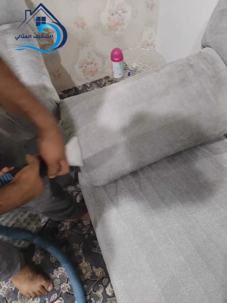 تنظيف البقع من الكنب