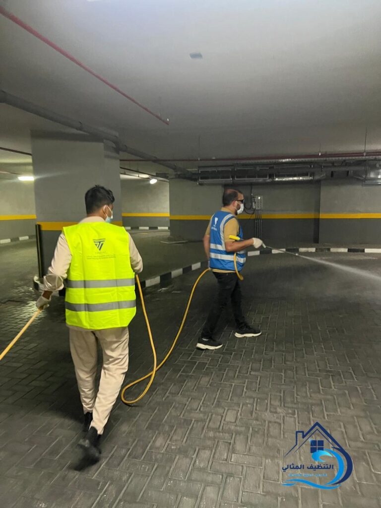 عامل غسيل حوش بالخبر